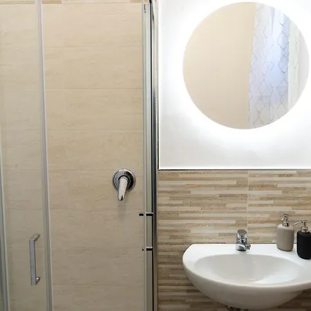 Con Vista Nel Centro Storico Di Γκούμπιο